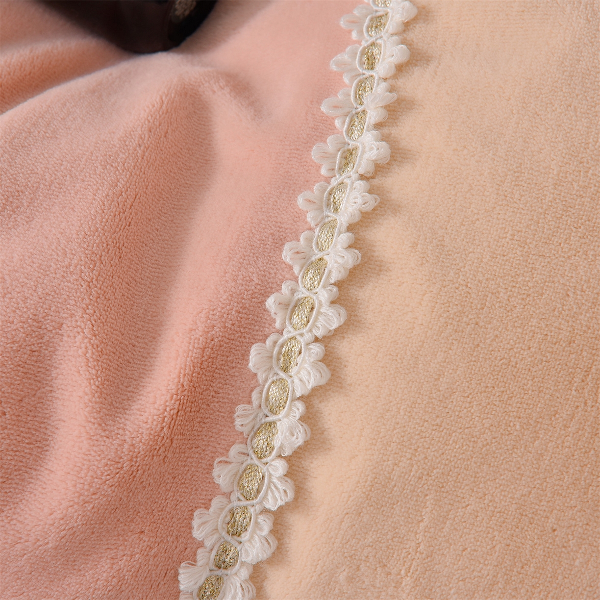 91家纺网 家纺一手货源 找家纺 （总）眷恋家纺 2025新款A类牛奶绒三拼法式花边款四件套-蒂凡妮