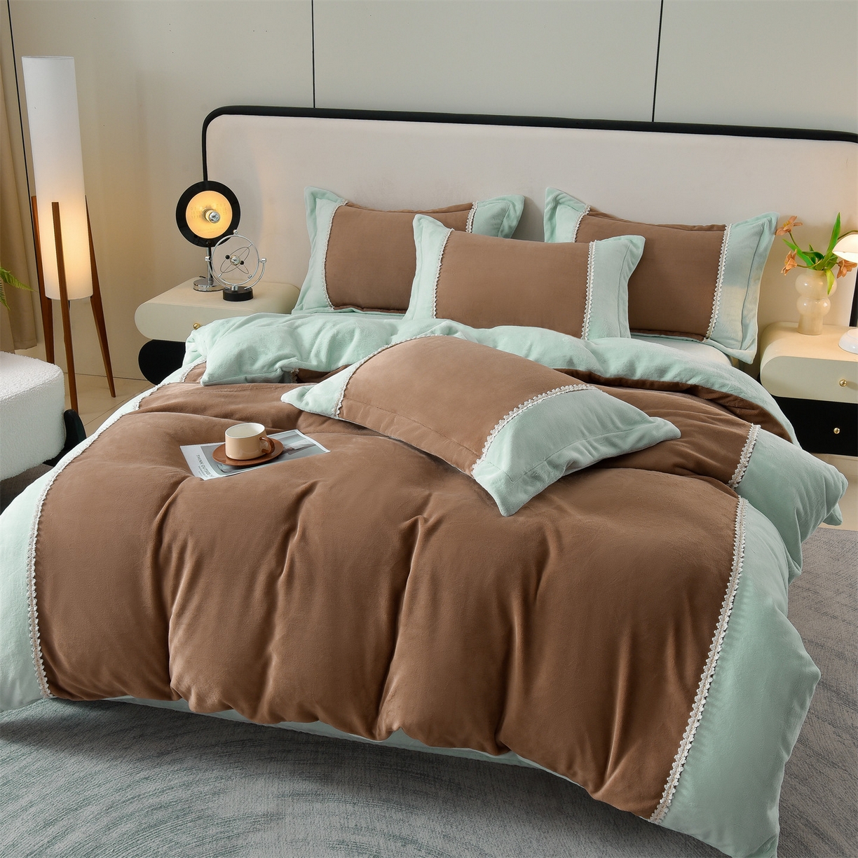 91家纺网 家纺一手货源 找家纺 眷恋家纺 2025新款A类牛奶绒三拼法式花边款四件套-蒂凡妮 蒂凡妮-摩卡绿