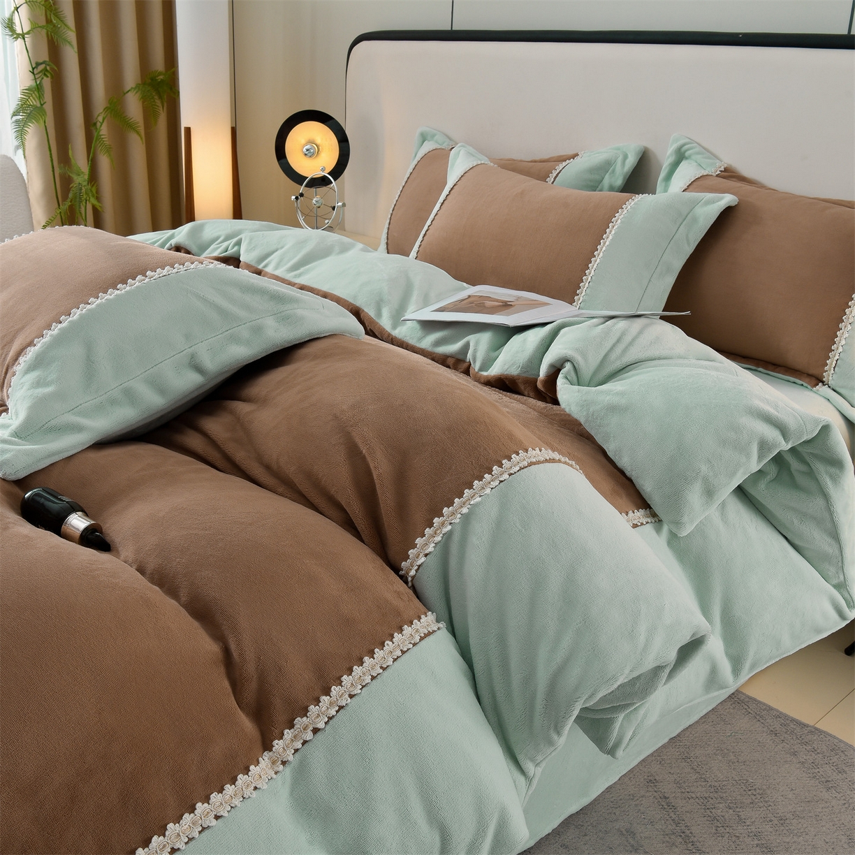 91家纺网 家纺一手货源 找家纺 眷恋家纺 2025新款A类牛奶绒三拼法式花边款四件套-蒂凡妮 蒂凡妮-摩卡绿