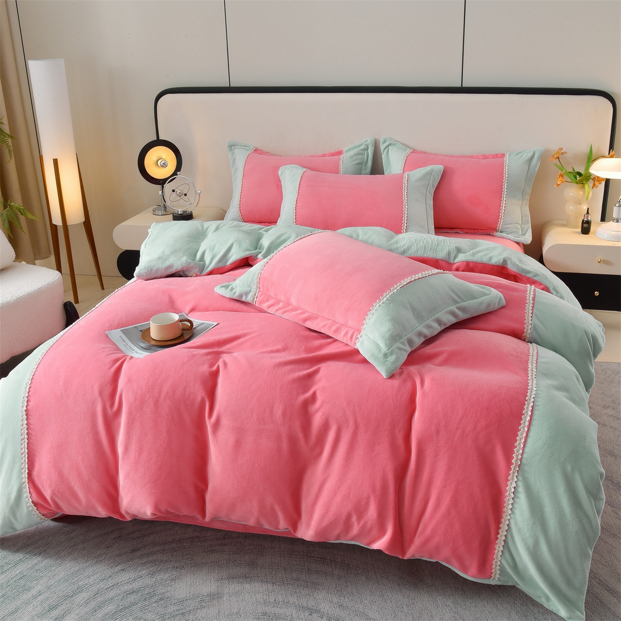 91家纺网 家纺一手货源 找家纺 眷恋家纺 2025新款A类牛奶绒三拼法式花边款四件套-蒂凡妮 蒂凡妮-玫红绿