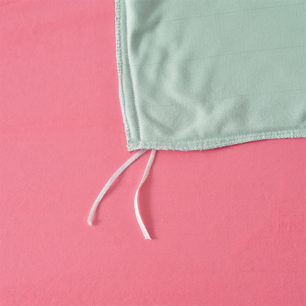 91家纺网 家纺一手货源 找家纺 眷恋家纺 2025新款A类牛奶绒三拼法式花边款四件套-蒂凡妮 蒂凡妮-玫红绿