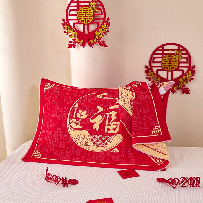 91家纺网 家纺一手货源 找家纺 悦然毛巾被 2025新款全棉三层纱大红枕巾 纳福