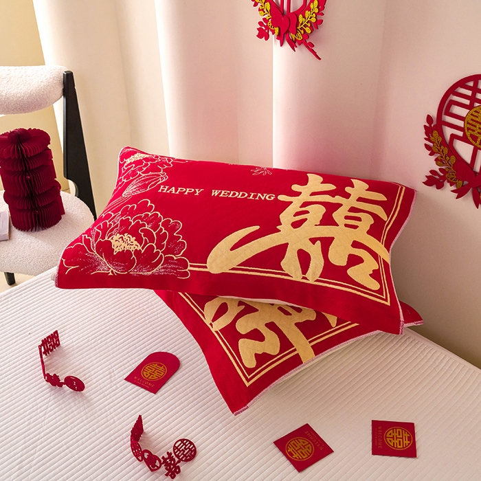 91家纺网 家纺一手货源 找家纺 悦然毛巾被 2025新款全棉三层纱大红枕巾 富贵吉祥