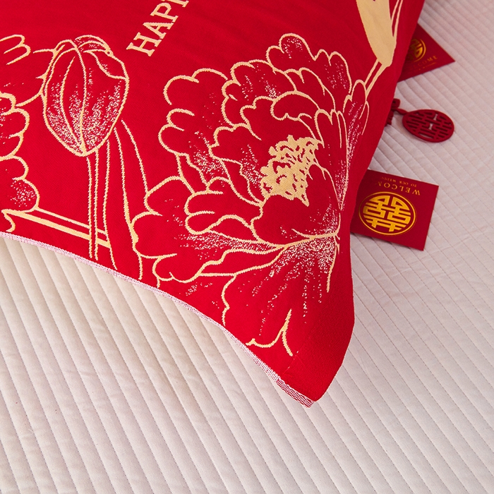 91家纺网 家纺一手货源 找家纺 悦然毛巾被 2025新款全棉三层纱大红枕巾 富贵吉祥