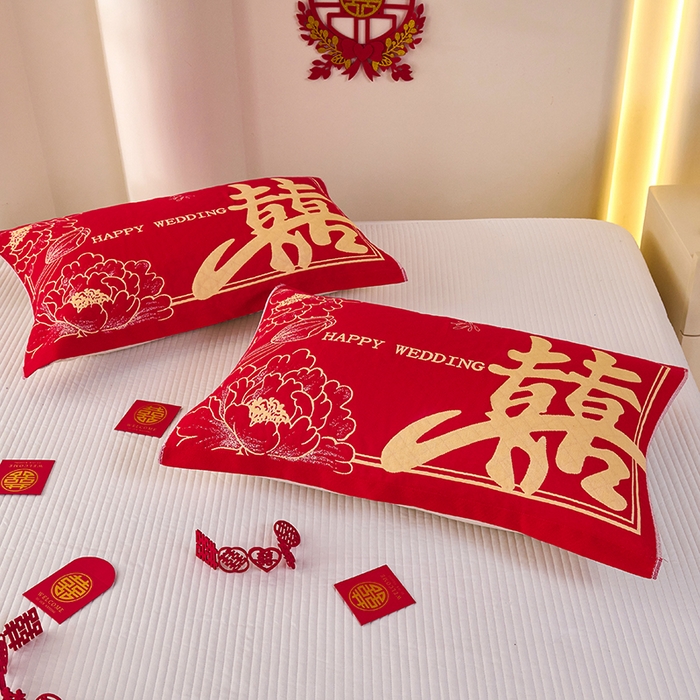 91家纺网 家纺一手货源 找家纺 悦然毛巾被 2025新款全棉三层纱大红枕巾 富贵吉祥