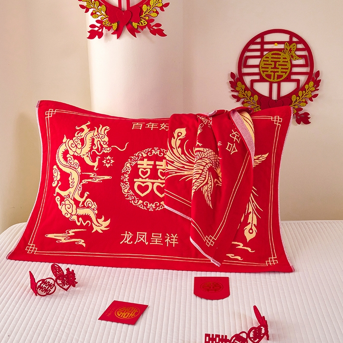 91家纺网 家纺一手货源 找家纺 悦然毛巾被 2025新款全棉三层纱大红枕巾 鸿福