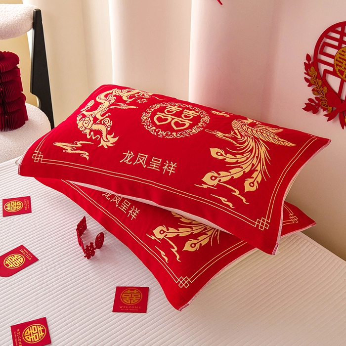 91家纺网 家纺一手货源 找家纺 悦然毛巾被 2025新款全棉三层纱大红枕巾 鸿福