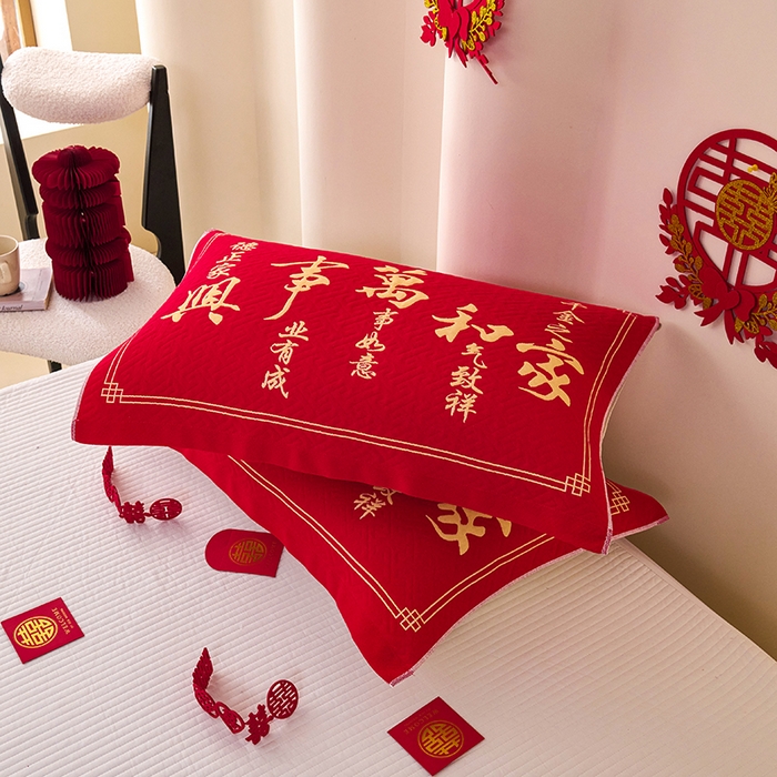 91家纺网 家纺一手货源 找家纺 悦然毛巾被 2025新款全棉三层纱大红枕巾 家和万事兴1