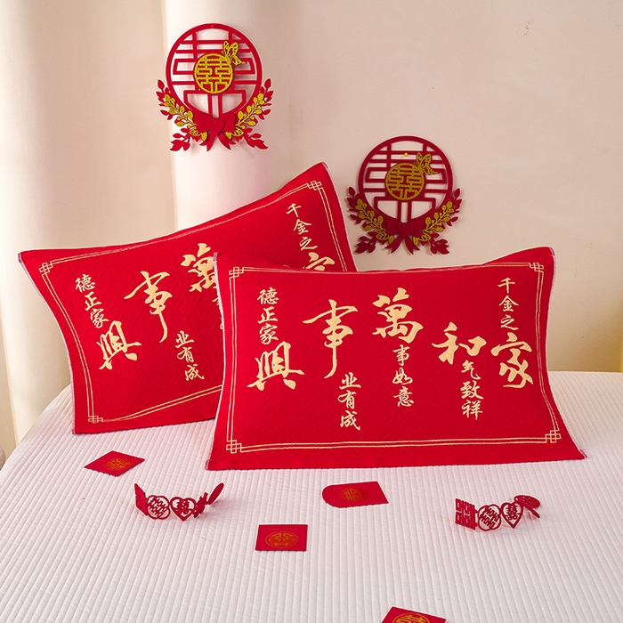 91家纺网 家纺一手货源 找家纺 悦然毛巾被 2025新款全棉三层纱大红枕巾 家和万事兴1