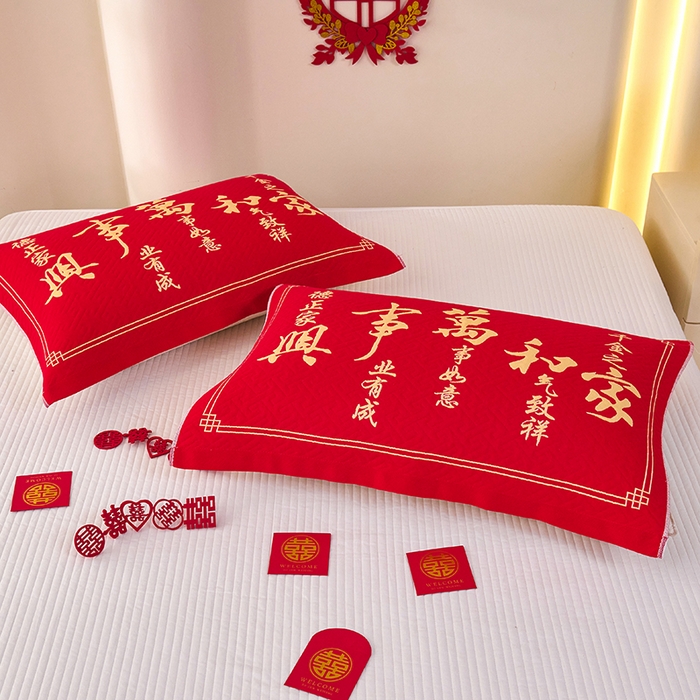 91家纺网 家纺一手货源 找家纺 悦然毛巾被 2025新款全棉三层纱大红枕巾 家和万事兴1