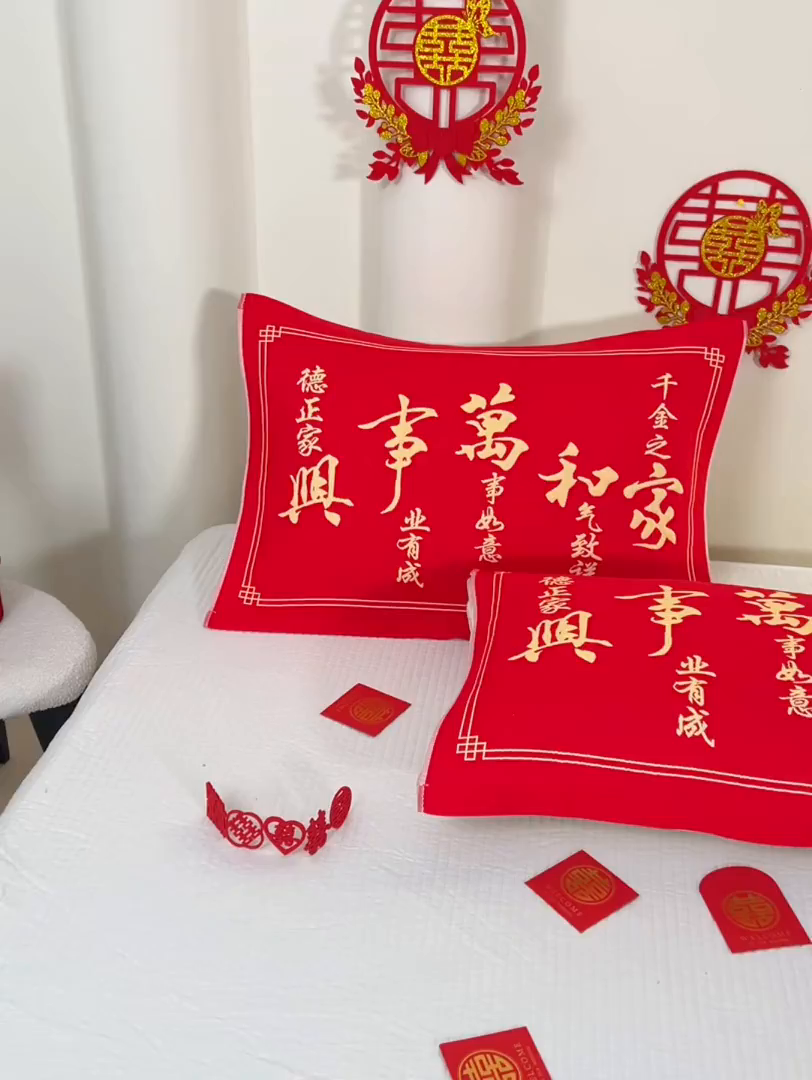 91家纺网 家纺一手货源 找家纺 悦然毛巾被 2025新款全棉三层纱大红枕巾 家和万事兴1