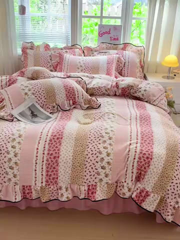 91家纺网 家纺一手货源 找家纺 梦莱斯 2025新款加厚保暖双面牛奶绒四件套-黑色花边款 桃之夭夭