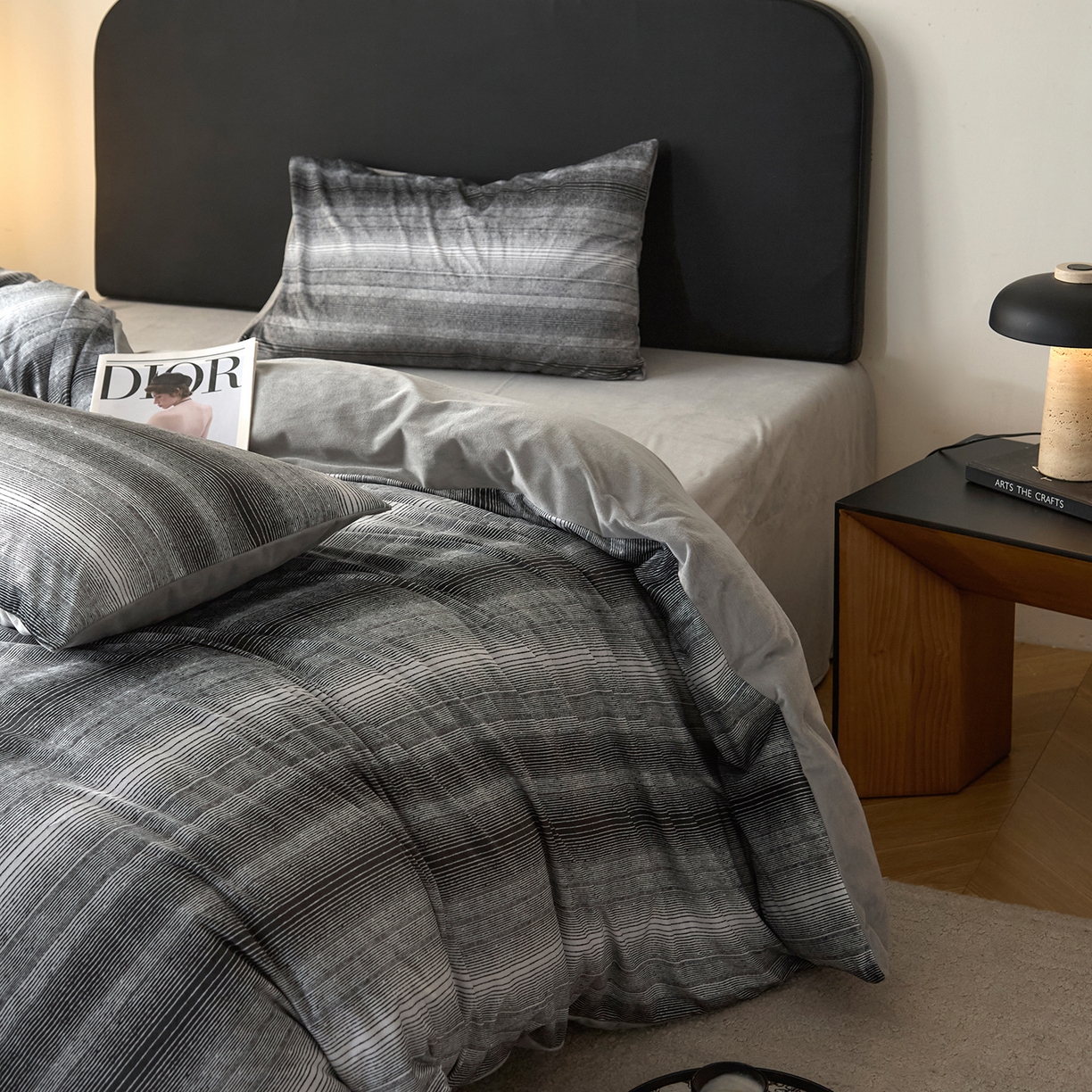 91家纺网 家纺一手货源 找家纺 （总）ONE TWO ONE 121 【德芙绒】【总共有21个颜色陆续上新】2025秋冬新款牛奶绒德芙绒宝宝绒婴儿绒短毛绒四件套-漫步地球