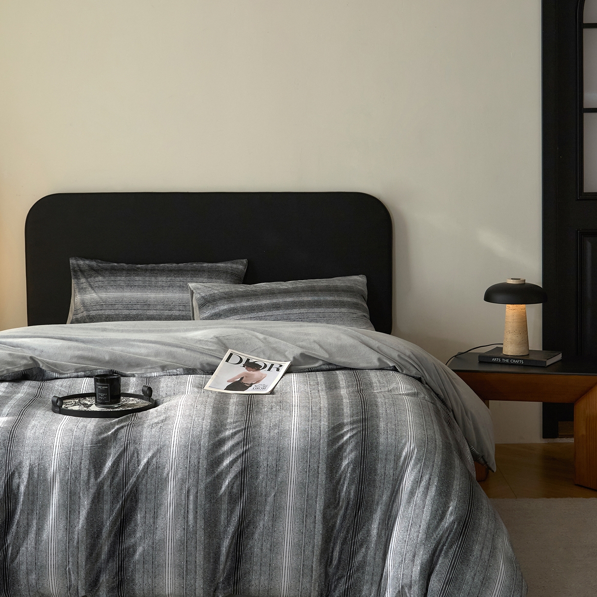 91家纺网 家纺一手货源 找家纺 （总）ONE TWO ONE 121 【德芙绒】【总共有21个颜色陆续上新】2025秋冬新款牛奶绒德芙绒宝宝绒婴儿绒短毛绒四件套-漫步地球