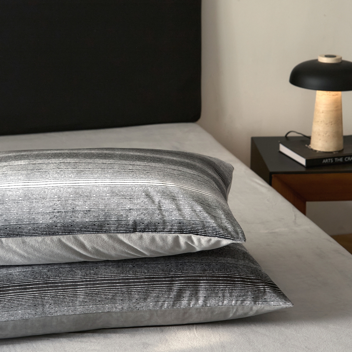 91家纺网 家纺一手货源 找家纺 （总）ONE TWO ONE 121 【德芙绒】【总共有21个颜色陆续上新】2025秋冬新款牛奶绒德芙绒宝宝绒婴儿绒短毛绒四件套-漫步地球