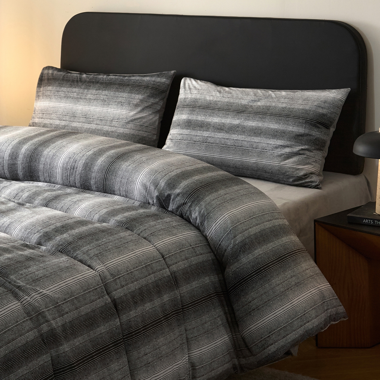 91家纺网 家纺一手货源 找家纺 （总）ONE TWO ONE 121 【德芙绒】【总共有21个颜色陆续上新】2025秋冬新款牛奶绒德芙绒宝宝绒婴儿绒短毛绒四件套-漫步地球