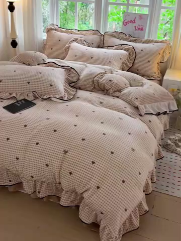 91家纺网 家纺一手货源 找家纺 梦莱斯 2025新款加厚保暖双面牛奶绒四件套-黑色花边款 格子爱心咖