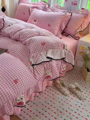 91家纺网 家纺一手货源 找家纺 梦莱斯 2025新款加厚保暖双面牛奶绒四件套-黑色花边款 粉色猫