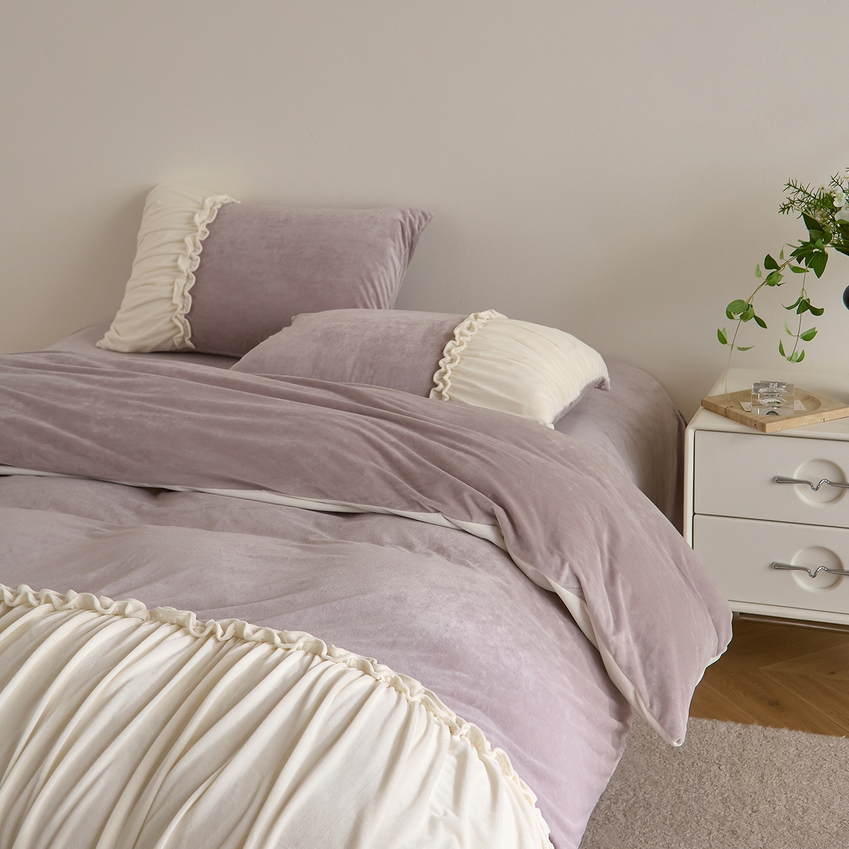 91家纺网 家纺一手货源 找家纺 ONE TWO ONE 121 【德芙绒】  2025秋冬新款牛奶绒 德芙绒宝宝绒 婴儿绒短毛绒四件套床单被套-安妮 安妮-紫