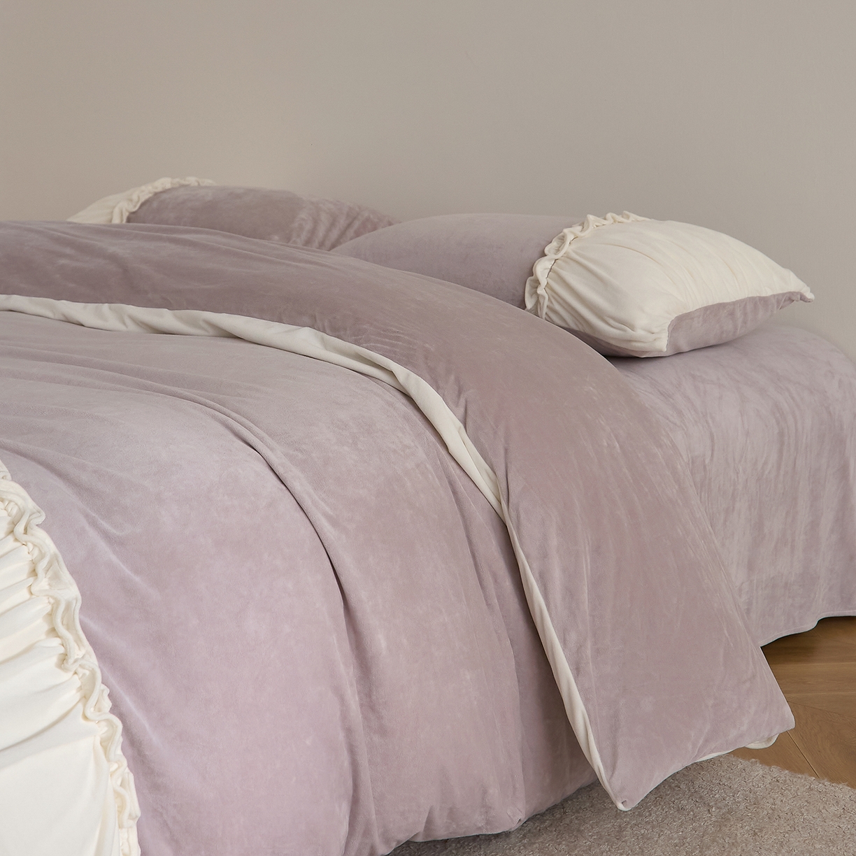 91家纺网 家纺一手货源 找家纺 ONE TWO ONE 121 【德芙绒】  2025秋冬新款牛奶绒 德芙绒宝宝绒 婴儿绒短毛绒四件套床单被套-安妮 安妮-紫