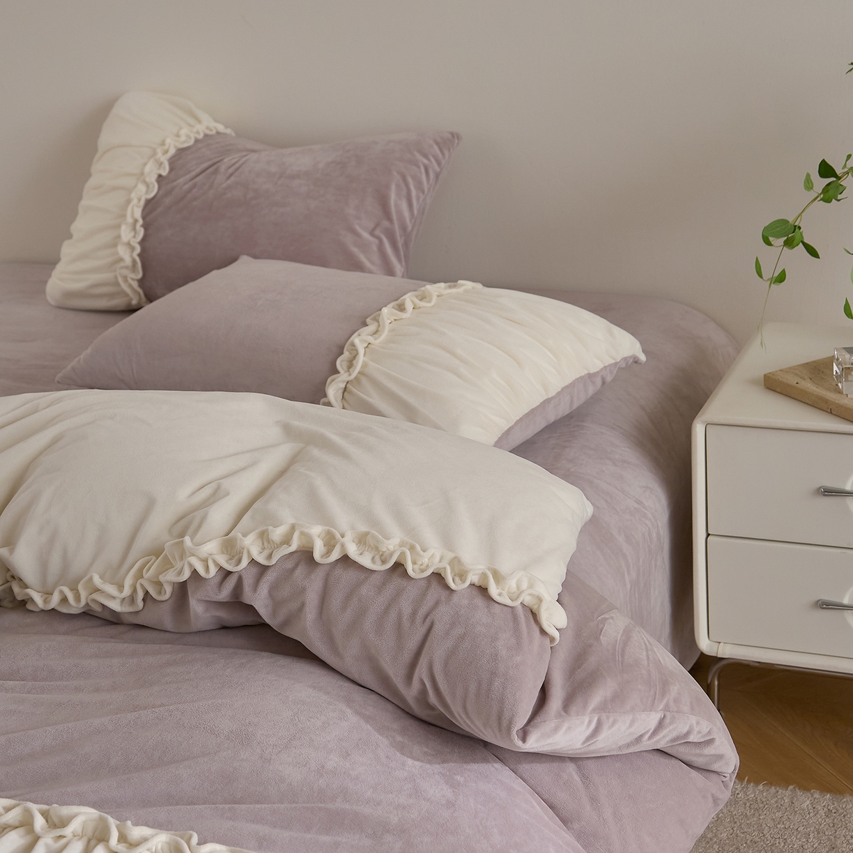 91家纺网 家纺一手货源 找家纺 ONE TWO ONE 121 【德芙绒】  2025秋冬新款牛奶绒 德芙绒宝宝绒 婴儿绒短毛绒四件套床单被套-安妮 安妮-紫