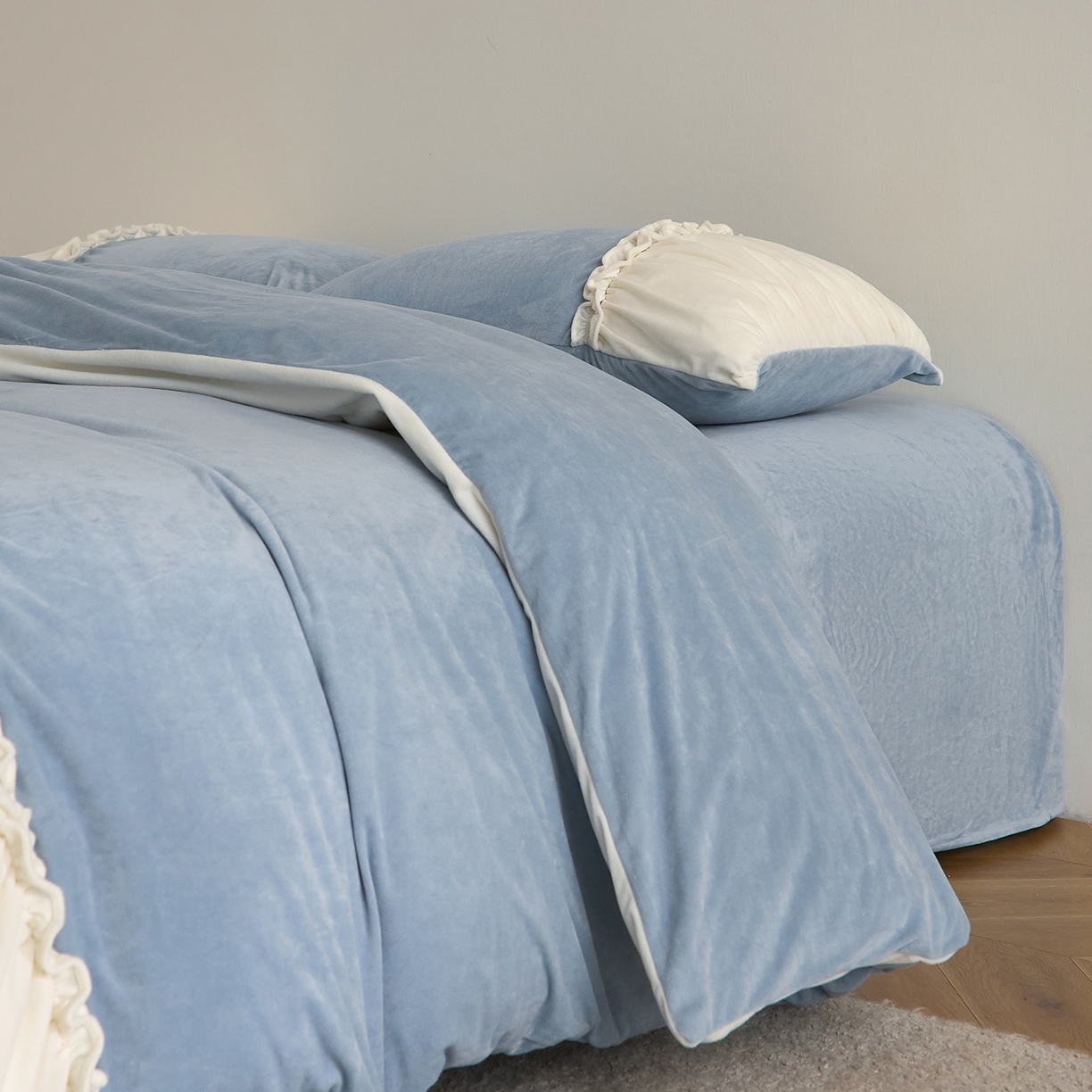 91家纺网 家纺一手货源 找家纺 ONE TWO ONE 121 【德芙绒】  2025秋冬新款牛奶绒 德芙绒宝宝绒 婴儿绒短毛绒四件套床单被套-安妮 安妮-蓝