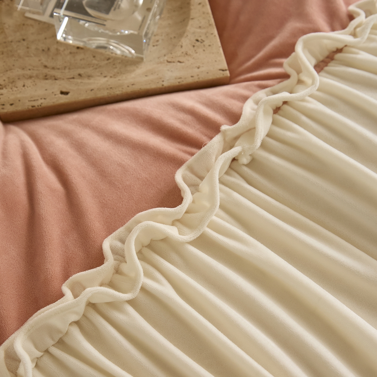 91家纺网 家纺一手货源 找家纺 ONE TWO ONE 121 【德芙绒】  2025秋冬新款牛奶绒 德芙绒宝宝绒 婴儿绒短毛绒四件套床单被套-安妮 安妮-粉