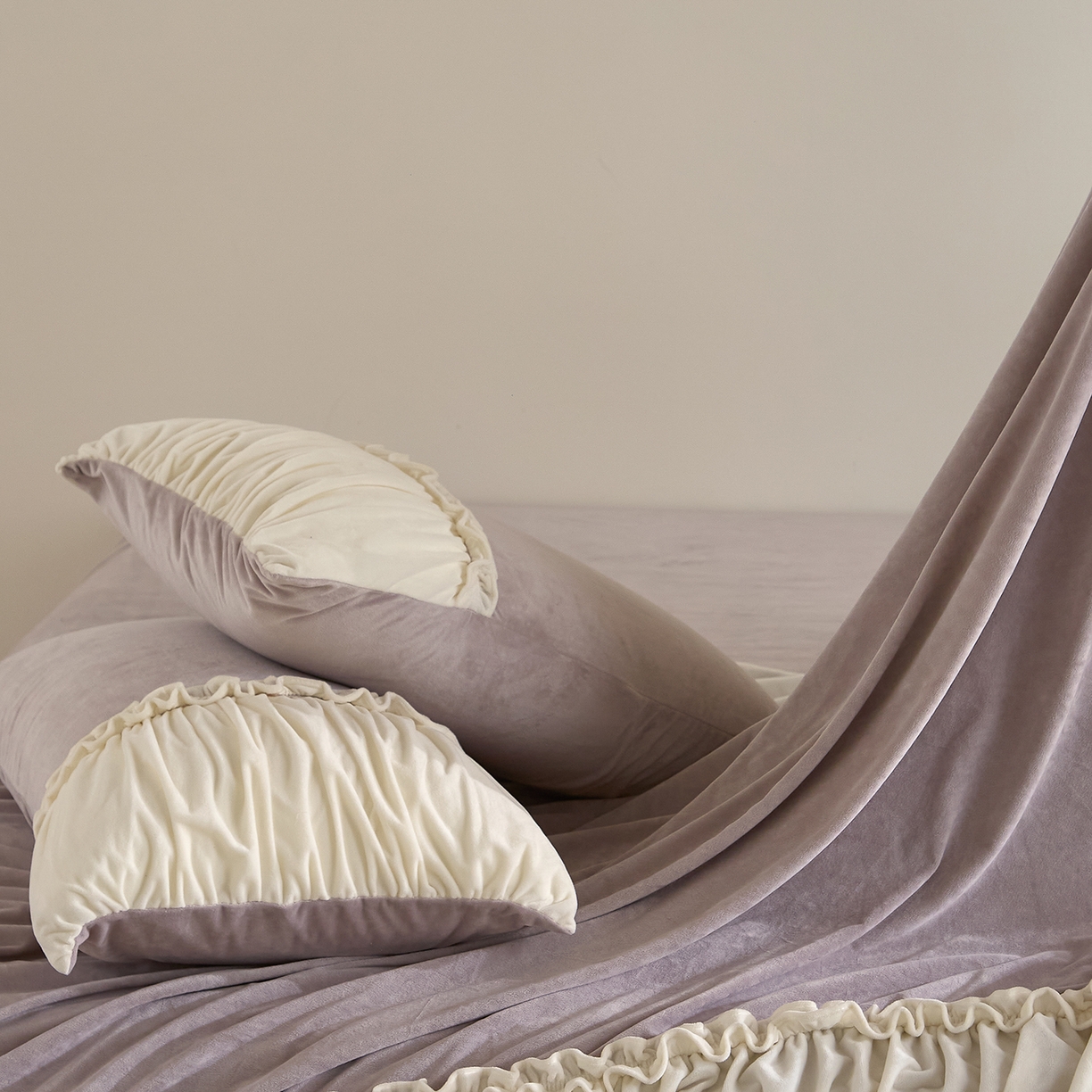 91家纺网 家纺一手货源 找家纺 ONE TWO ONE 121 【德芙绒】  2025秋冬新款牛奶绒 德芙绒宝宝绒 婴儿绒短毛绒四件套床单被套-安妮 安妮-紫