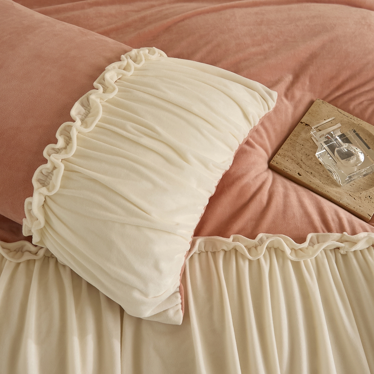 91家纺网 家纺一手货源 找家纺 ONE TWO ONE 121 【德芙绒】  2025秋冬新款牛奶绒 德芙绒宝宝绒 婴儿绒短毛绒四件套床单被套-安妮 安妮-粉