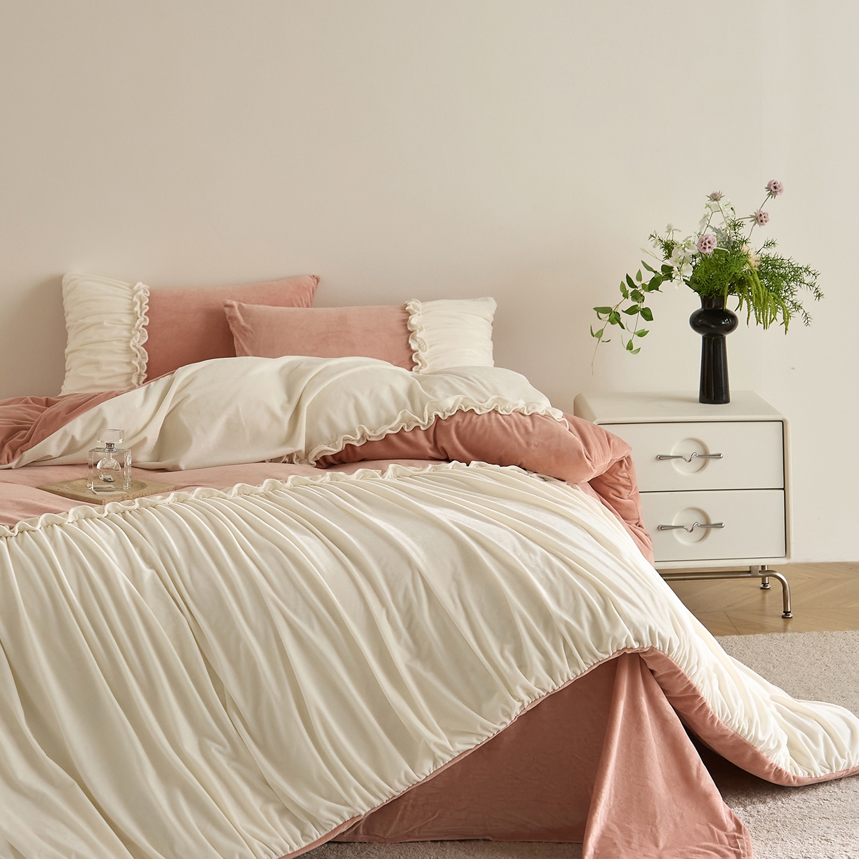 91家纺网 家纺一手货源 找家纺 ONE TWO ONE 121 【德芙绒】  2025秋冬新款牛奶绒 德芙绒宝宝绒 婴儿绒短毛绒四件套床单被套-安妮 安妮-粉