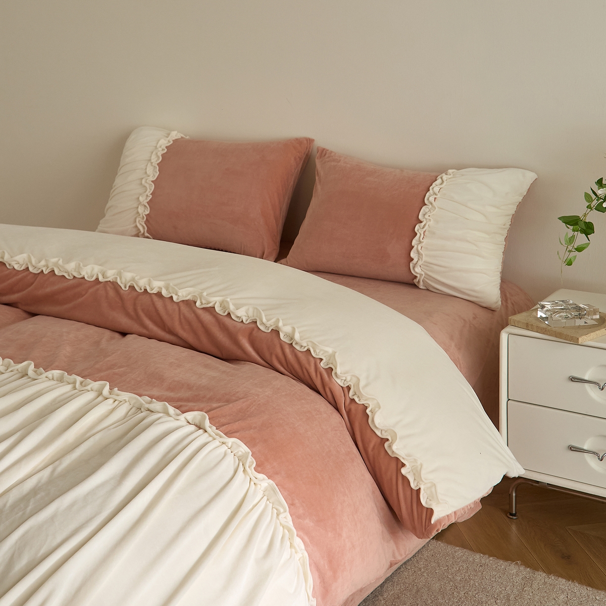 91家纺网 家纺一手货源 找家纺 ONE TWO ONE 121 【德芙绒】  2025秋冬新款牛奶绒 德芙绒宝宝绒 婴儿绒短毛绒四件套床单被套-安妮 安妮-粉