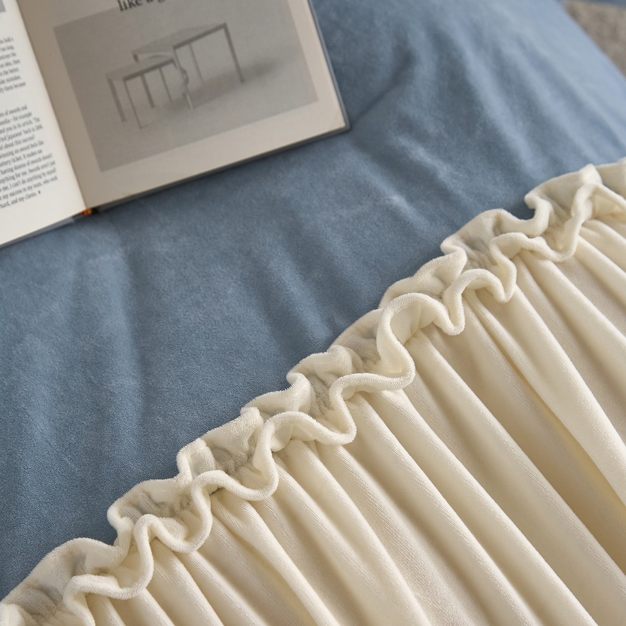 91家纺网 家纺一手货源 找家纺 ONE TWO ONE 121 【德芙绒】  2025秋冬新款牛奶绒 德芙绒宝宝绒 婴儿绒短毛绒四件套床单被套-安妮 安妮-蓝