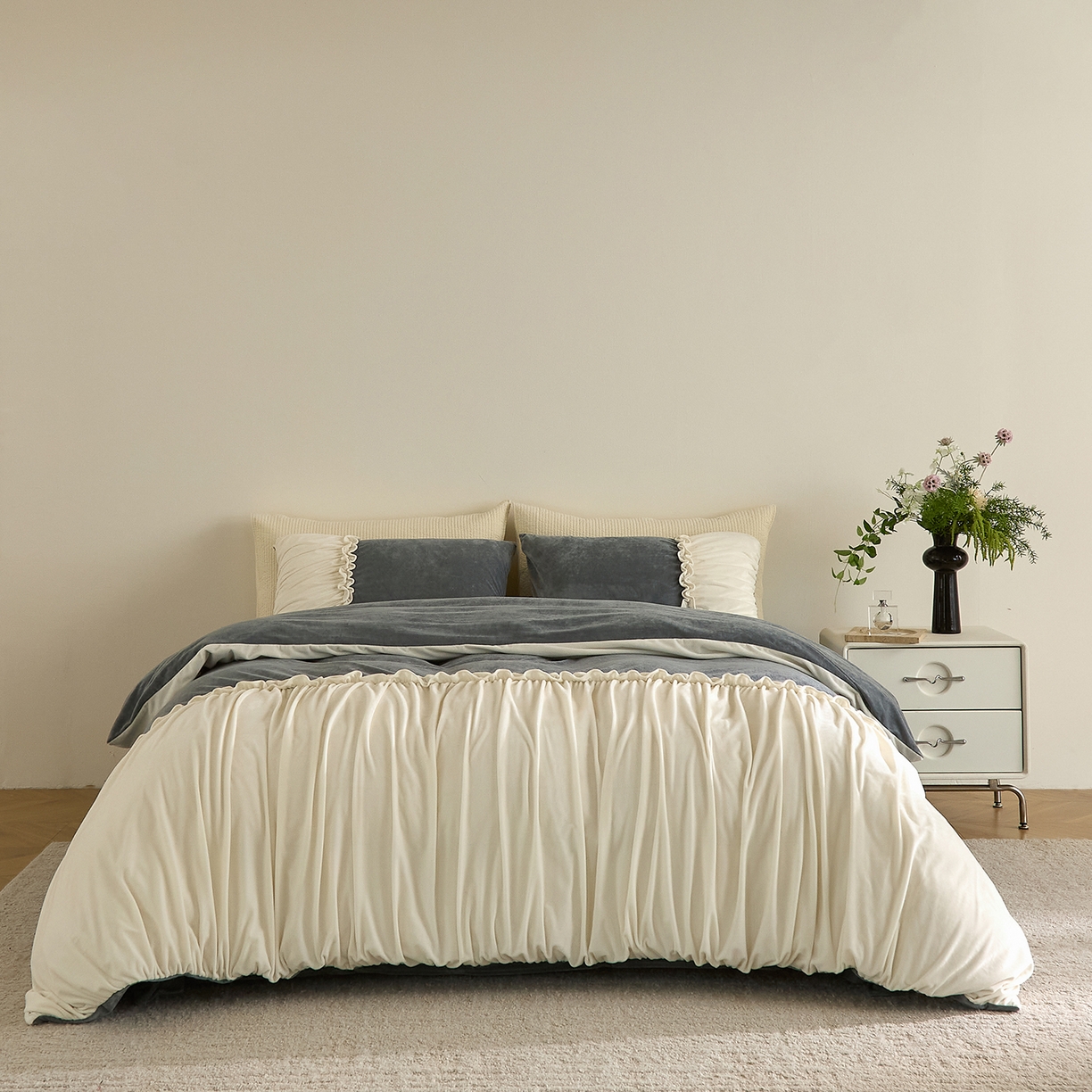 91家纺网 家纺一手货源 找家纺 ONE TWO ONE 121 【德芙绒】  2025秋冬新款牛奶绒 德芙绒宝宝绒 婴儿绒短毛绒四件套床单被套-安妮 安妮-灰