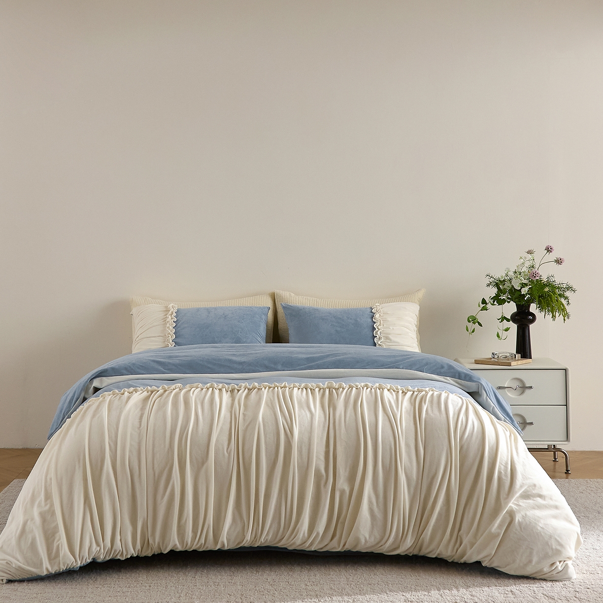 91家纺网 家纺一手货源 找家纺 ONE TWO ONE 121 【德芙绒】  2025秋冬新款牛奶绒 德芙绒宝宝绒 婴儿绒短毛绒四件套床单被套-安妮 安妮-蓝