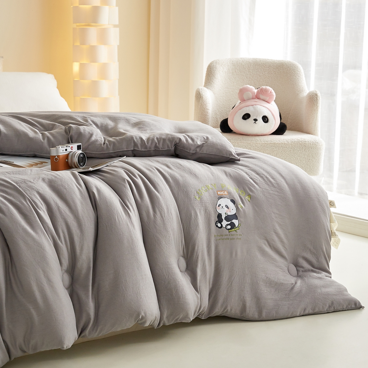 91家纺网 家纺一手货源 找家纺 帕芬鸟家纺 2025新款熊猫糯糯被子被芯 熊猫-灰色