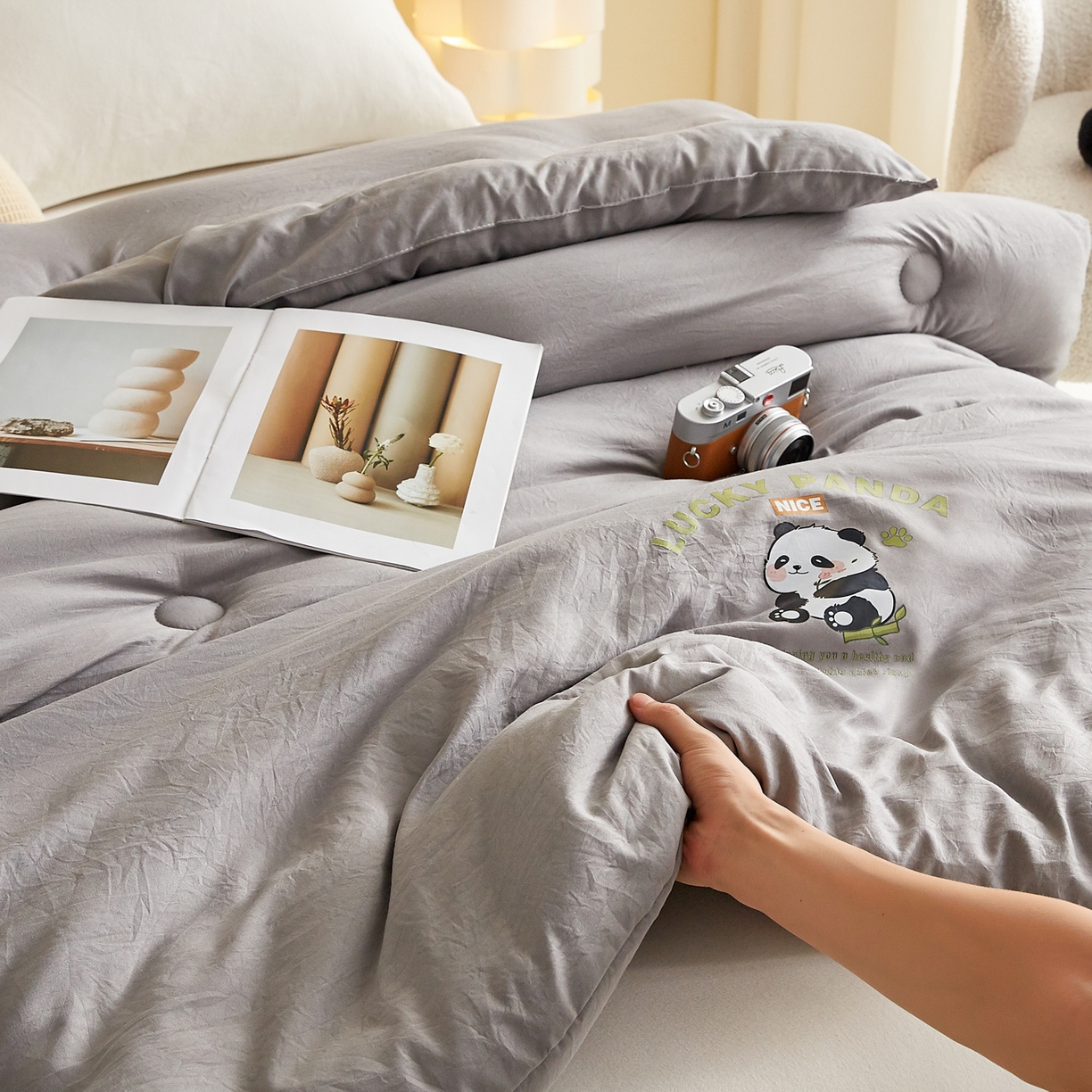 91家纺网 家纺一手货源 找家纺 帕芬鸟家纺 2025新款熊猫糯糯被子被芯 熊猫-灰色