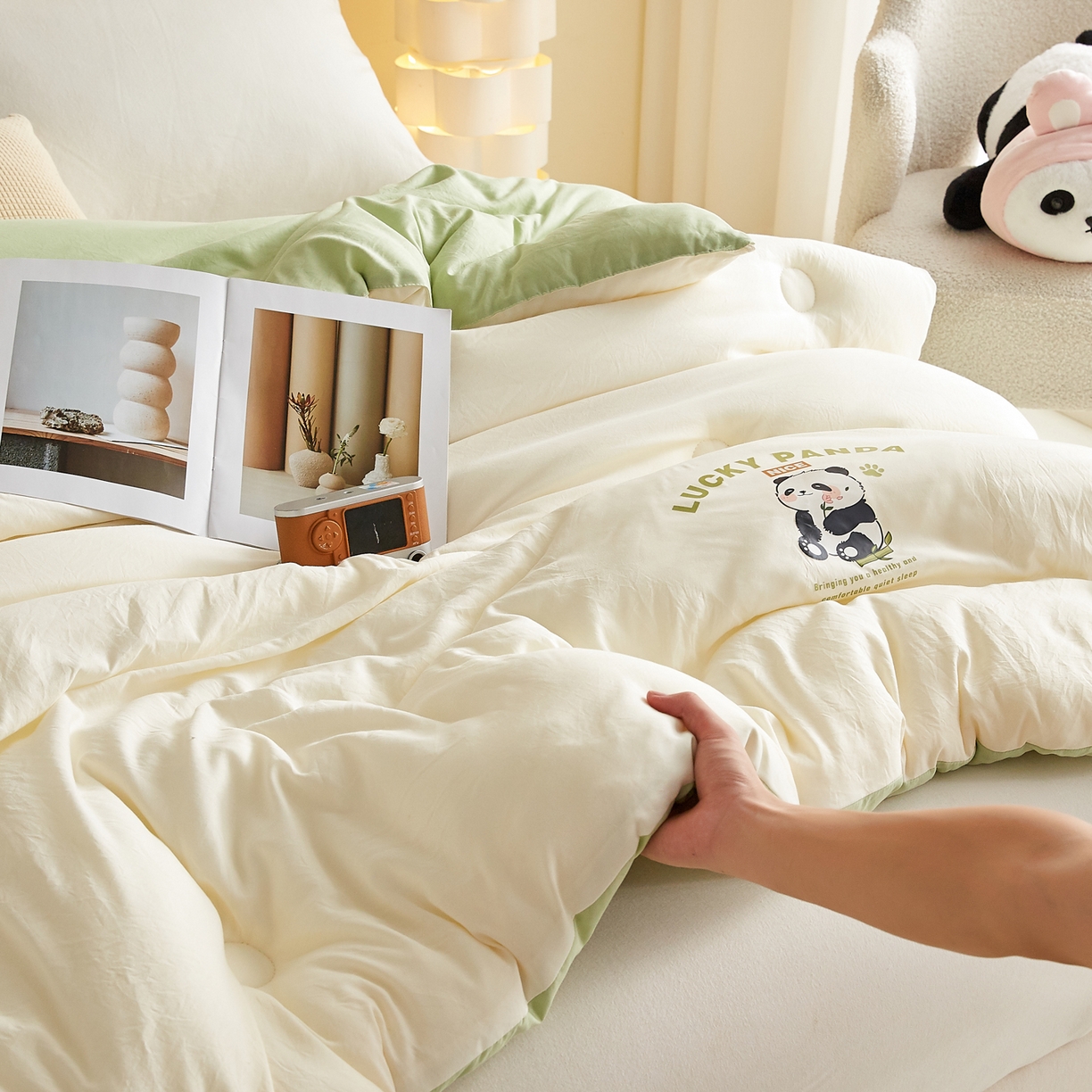 91家纺网 家纺一手货源 找家纺 帕芬鸟家纺 2025新款熊猫糯糯被子被芯 熊猫-米拼绿