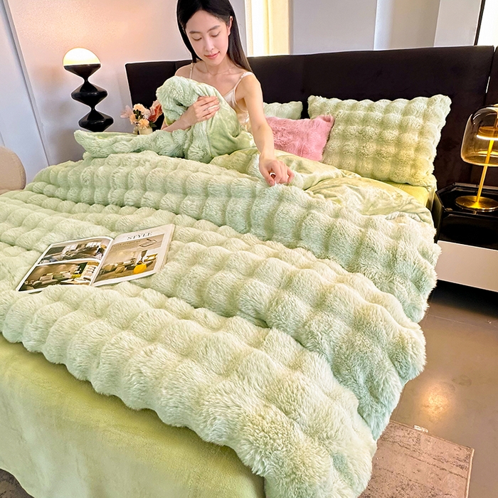 91家纺网 家纺一手货源 找家纺 无瑕家居 青青绿0青青绿5新款兔兔绒印花四件套 青青绿