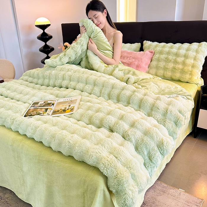 91家纺网 家纺一手货源 找家纺 无瑕家居 青青绿0青青绿5新款兔兔绒印花四件套 青青绿