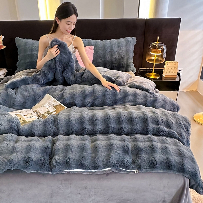 91家纺网 家纺一手货源 找家纺 无瑕家居 2025新款兔兔绒印花四件套 淡雅灰