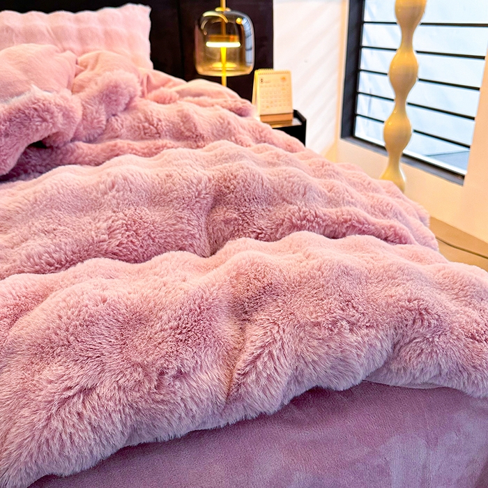 91家纺网 家纺一手货源 找家纺 无瑕家居 2025新款兔兔绒印花四件套 豆沙粉