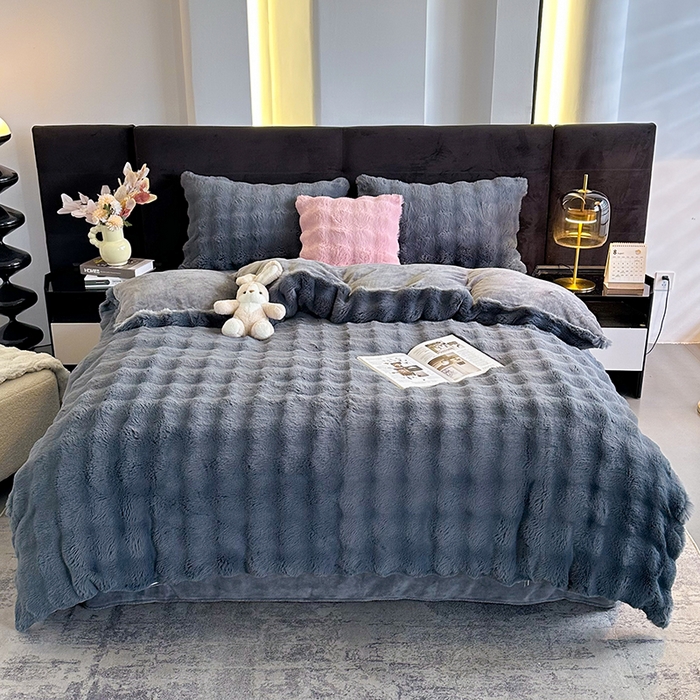 91家纺网 家纺一手货源 找家纺 无瑕家居 2025新款兔兔绒印花四件套 淡雅灰