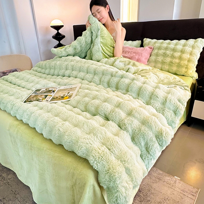 91家纺网 家纺一手货源 找家纺 无瑕家居 青青绿0青青绿5新款兔兔绒印花四件套 青青绿