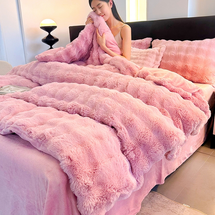 91家纺网 家纺一手货源 找家纺 无瑕家居 2025新款兔兔绒印花四件套 豆沙粉