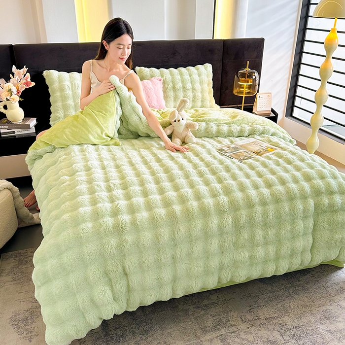 91家纺网 家纺一手货源 找家纺 无瑕家居 青青绿0青青绿5新款兔兔绒印花四件套 青青绿