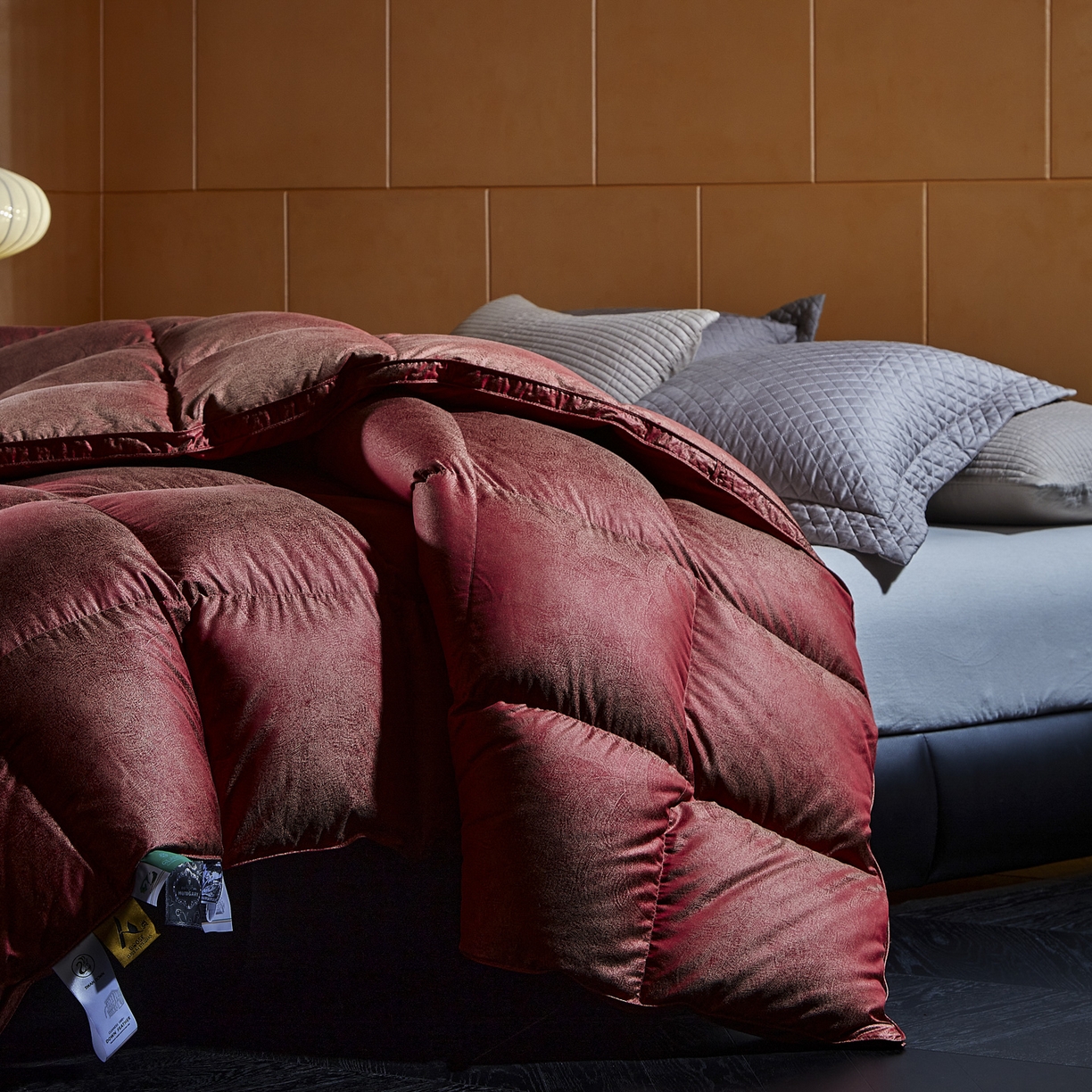 91家纺网 家纺一手货源 找家纺 暖羽屋羽绒馆 2025新款婚庆鹅绒丝被芯 双人喜被 婚庆羽绒被2米 双人加厚春秋被子结婚被褥 繁星 红