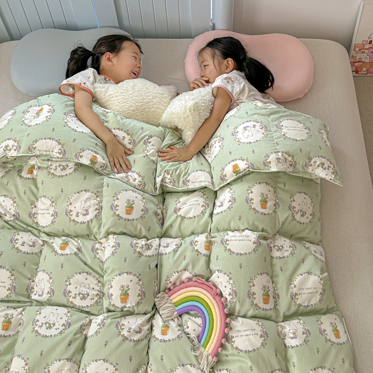 91家纺网 家纺一手货源 找家纺 暖羽屋羽绒馆 2025新款95白鸭绒儿童羽绒被 学生白鸭绒被芯 1.5米春秋被 婴幼儿冬被羽绒被 青青小兔