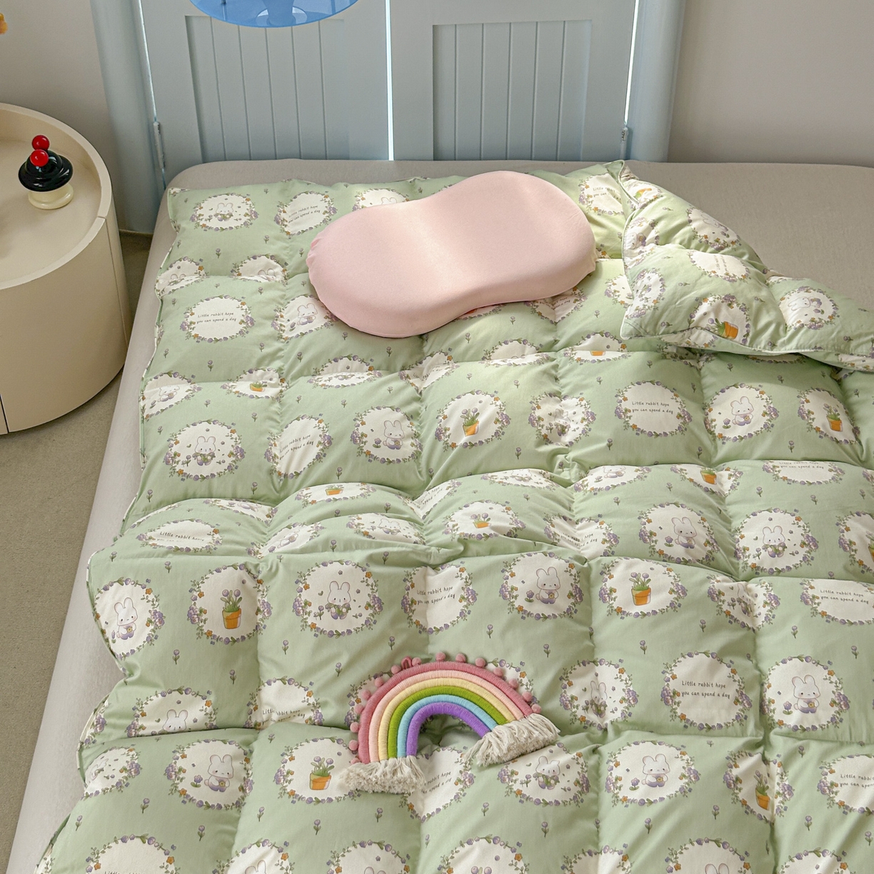 91家纺网 家纺一手货源 找家纺 暖羽屋羽绒馆 2025新款95白鸭绒儿童羽绒被 学生白鸭绒被芯 1.5米春秋被 婴幼儿冬被羽绒被 青青小兔