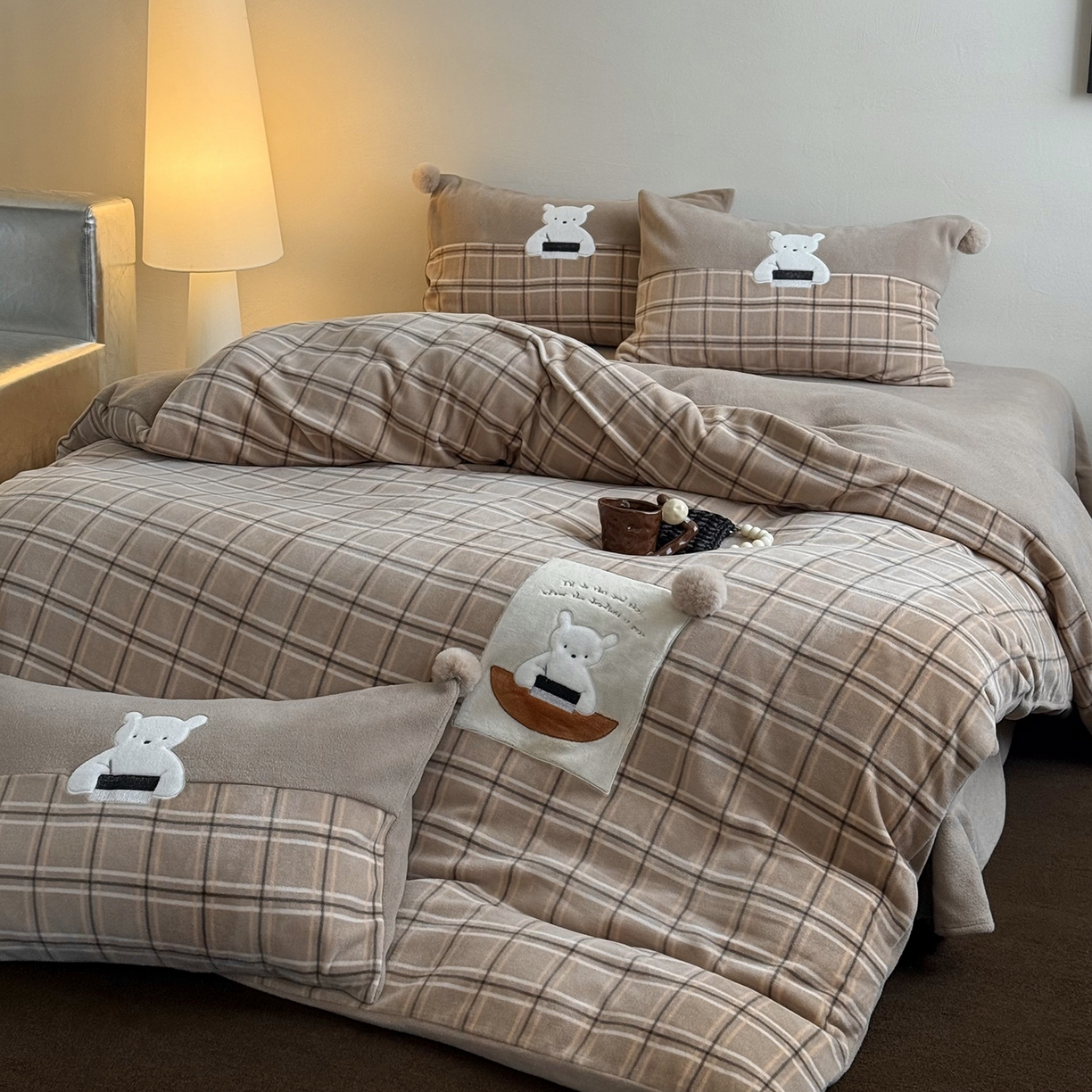 91家纺网 家纺一手货源 找家纺 （总）艾唯希家纺 2025新款超柔蒂芙尼卡通贴布绣工艺四件套牛奶绒-卡通系列