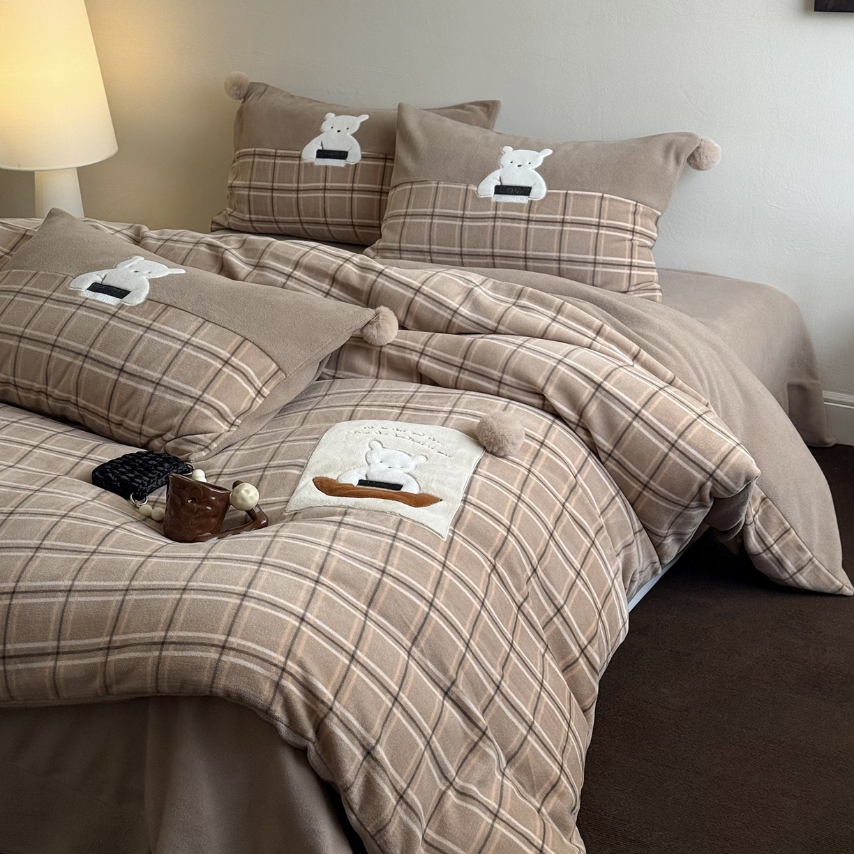 91家纺网 家纺一手货源 找家纺 （总）艾唯希家纺 2025新款超柔蒂芙尼卡通贴布绣工艺四件套牛奶绒-卡通系列